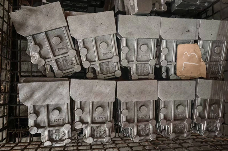 Ductile iron mounting brackets for agricultural machinery